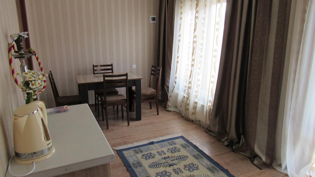 Guest House On V. Pshavela 50 Kazbegi Luaran gambar